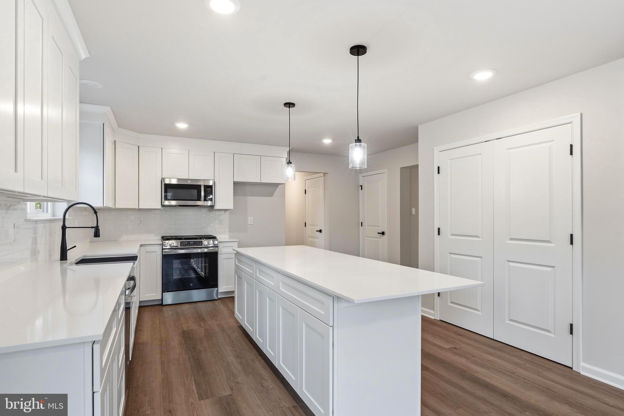 212 Lotus Avenue Voorhees, NJ 08043 - Photo 9 of 39