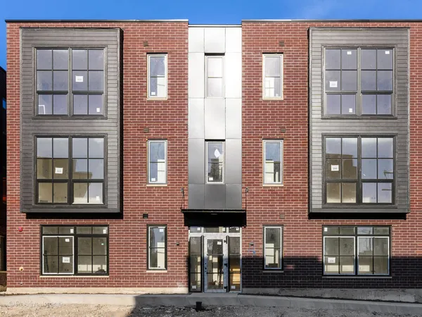 $2,375 | 8324 Center Street, Unit 304, River Grove, IL 60171