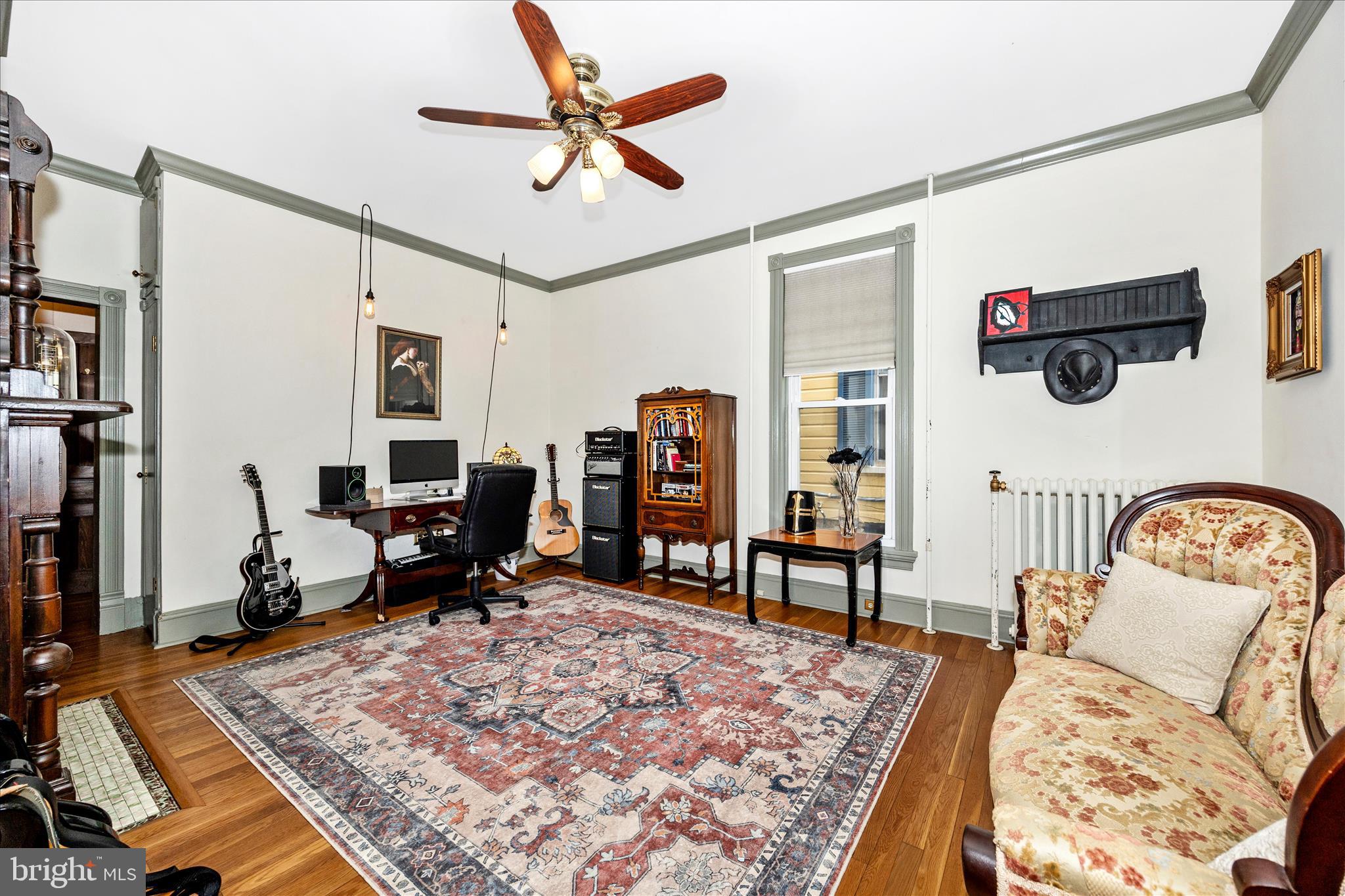 124 East Main Street Middletown, MD 21769 - Photo 11 of 58 Living Room