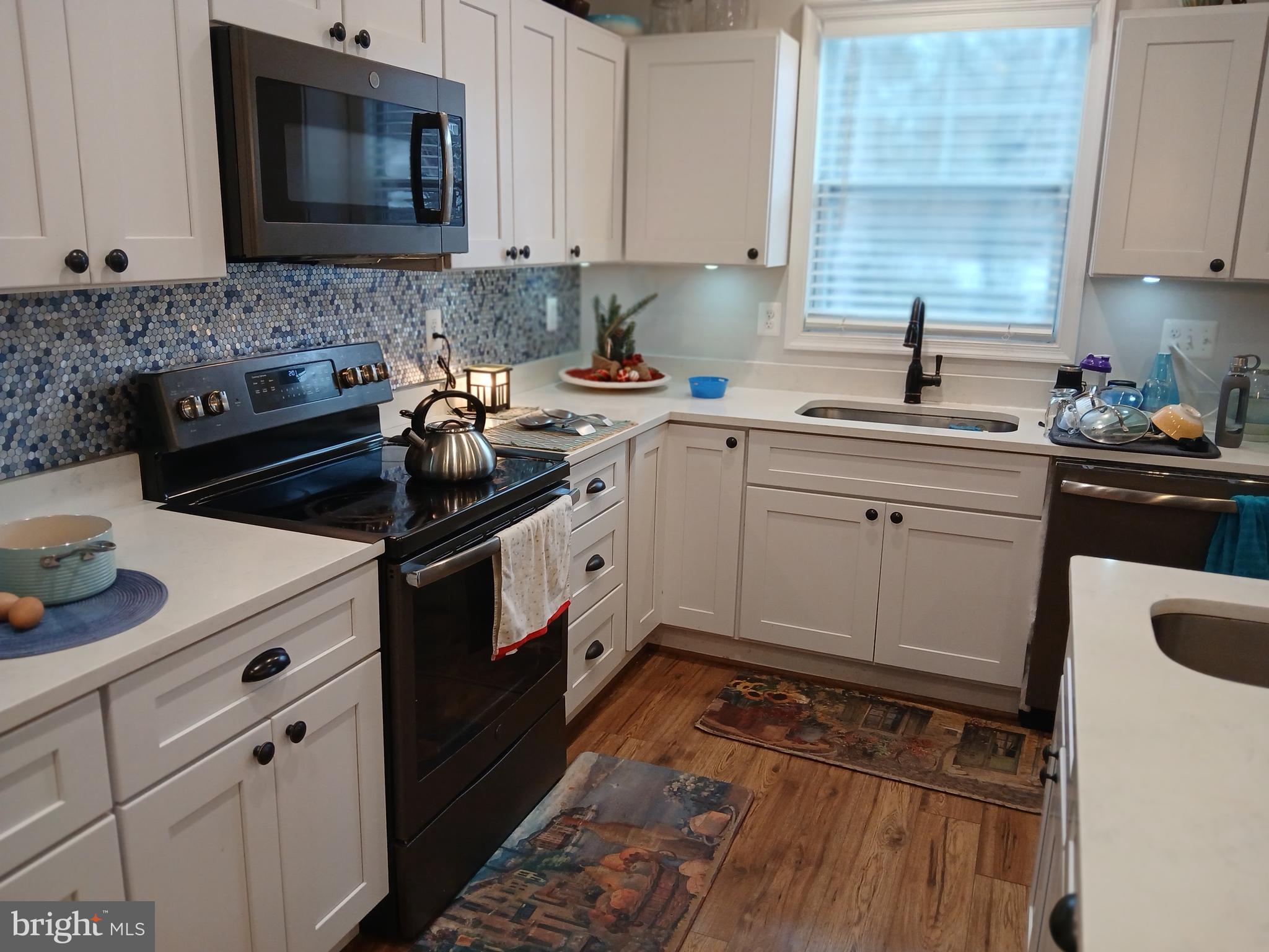 11337 Russell Road Purcellville, VA 20132 - Photo 8 of 18 a kitchen with a sink stove and microwave