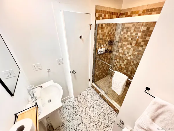 $1,195,000 | 9 Munchkin Lane, Kingston, NY 12401