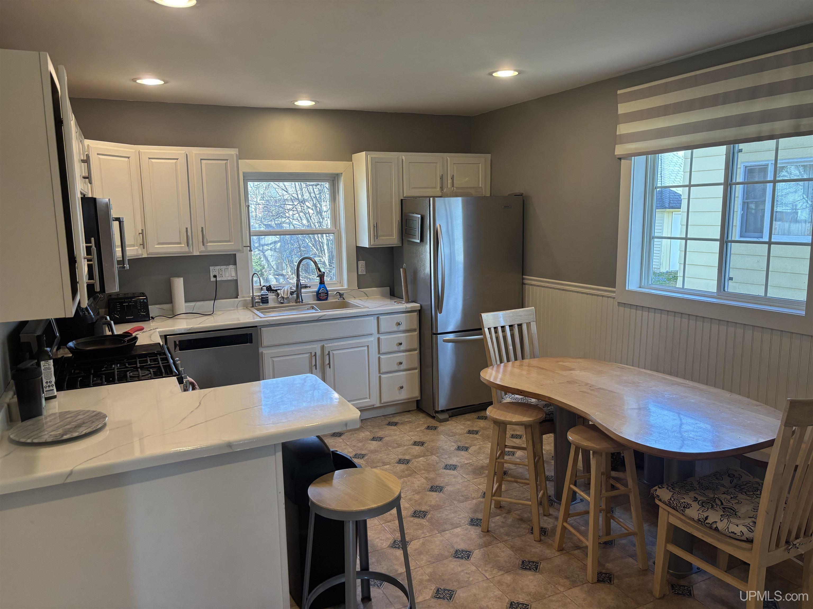 415 Kearsarge Street Calumet, MI 49913 - Photo 12 of 48