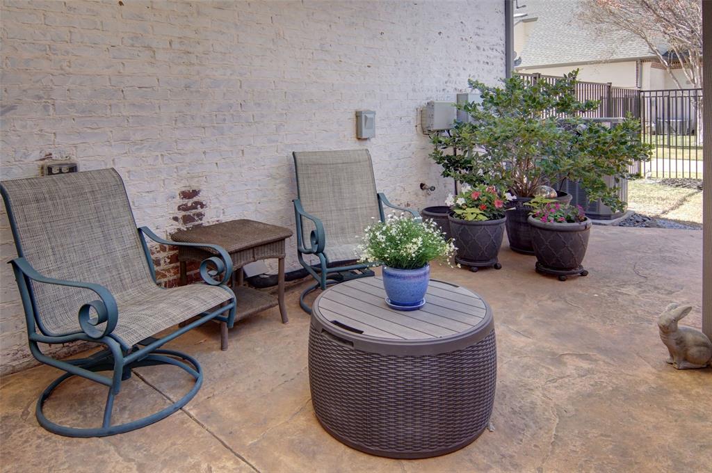 825 Milton Way Coppell, TX 75019 - Photo 29 of 35 a living room with furniture and a potted plant