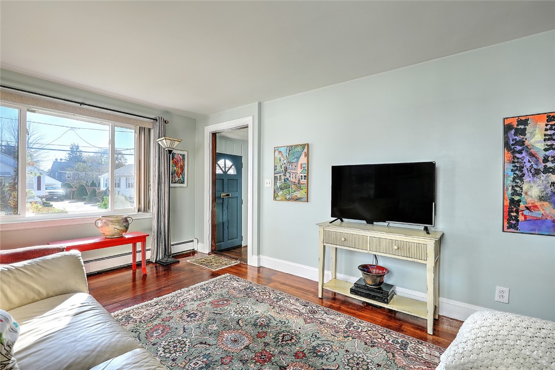 91 Mink Road Providence, RI 02908 - Photo 4 of 31