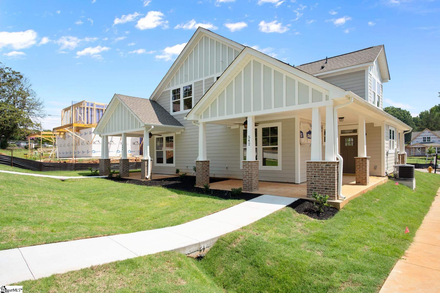 542 Twin Lake Road Greenville, SC 29609 - Photo 2 of 21 Gallery Image 2