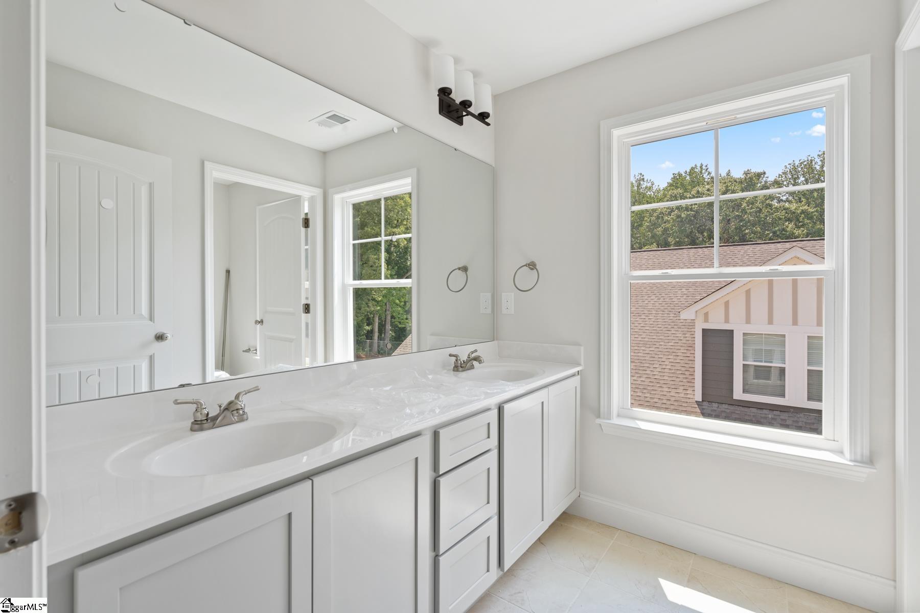 542 Twin Lake Road Greenville, SC 29609 - Photo 18 of 21 Gallery Image 18