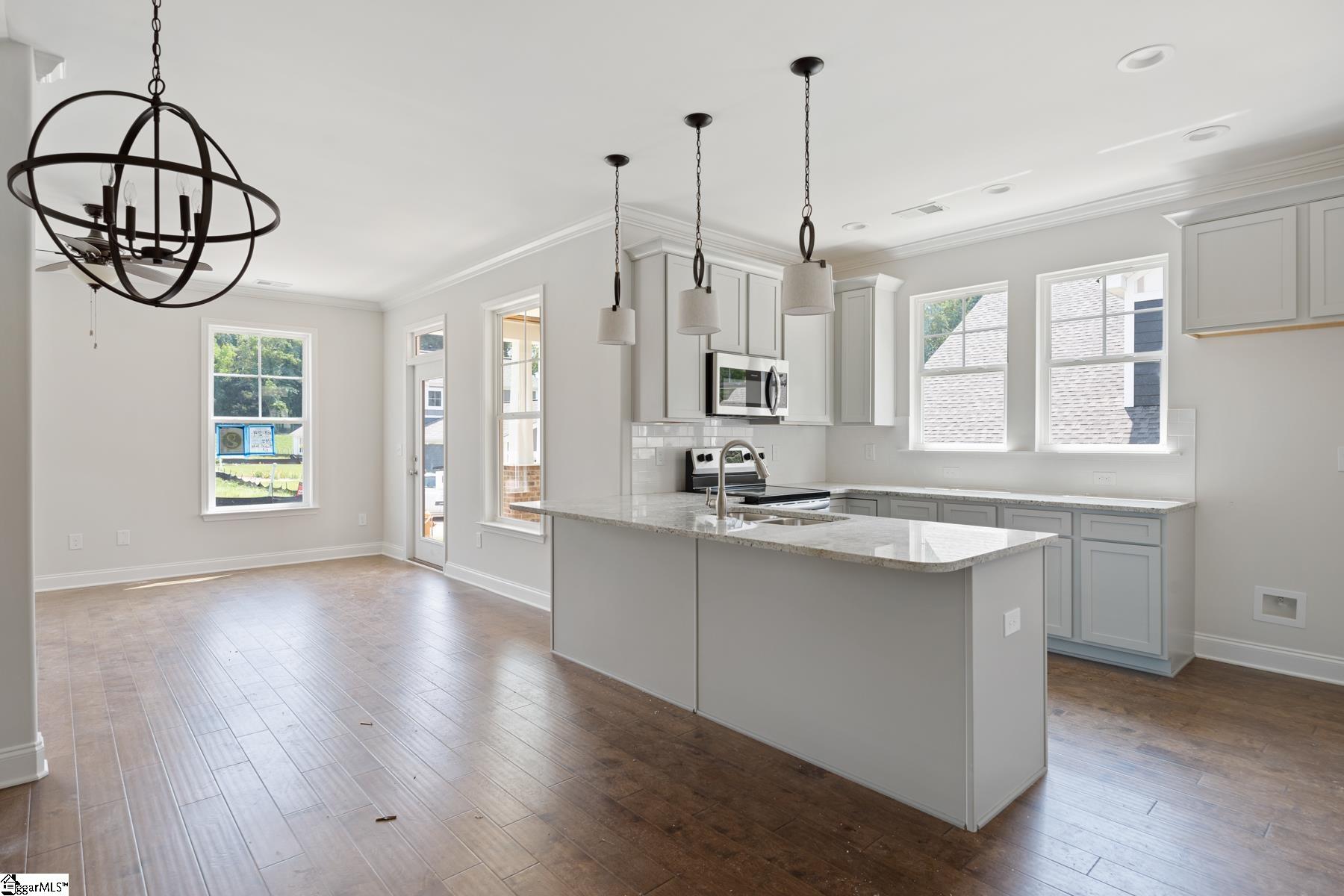542 Twin Lake Road Greenville, SC 29609 - Photo 7 of 21 Gallery Image 7