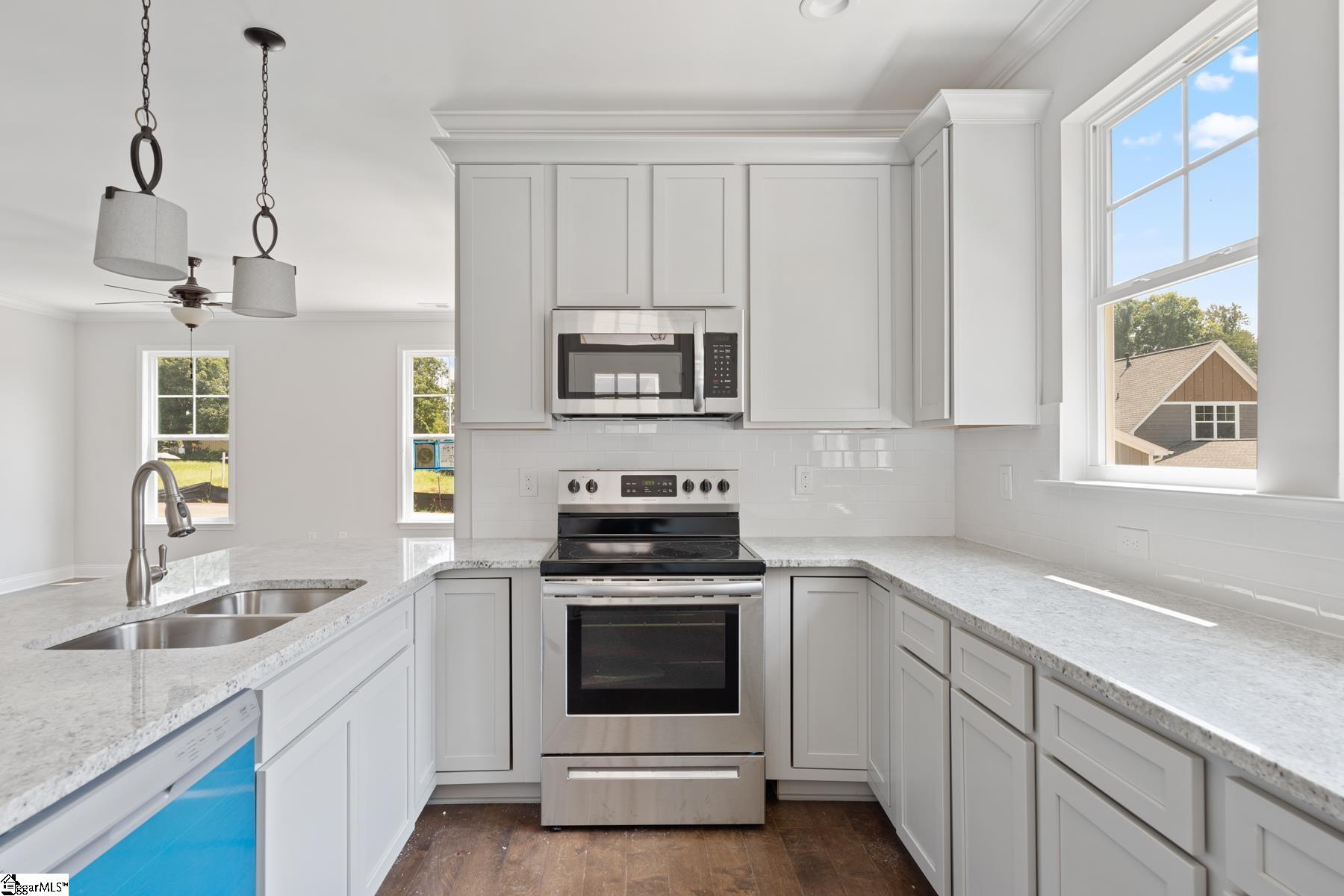 542 Twin Lake Road Greenville, SC 29609 - Photo 8 of 21 Gallery Image 8