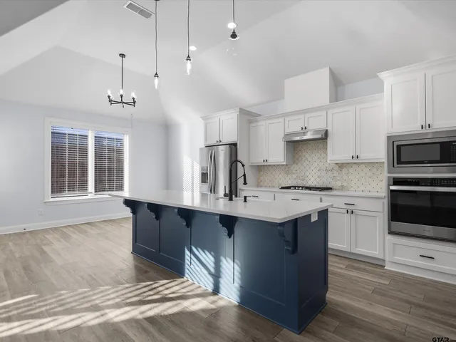 $449,900 | 1006 Windy Ridge Drive, Longview, TX 75605