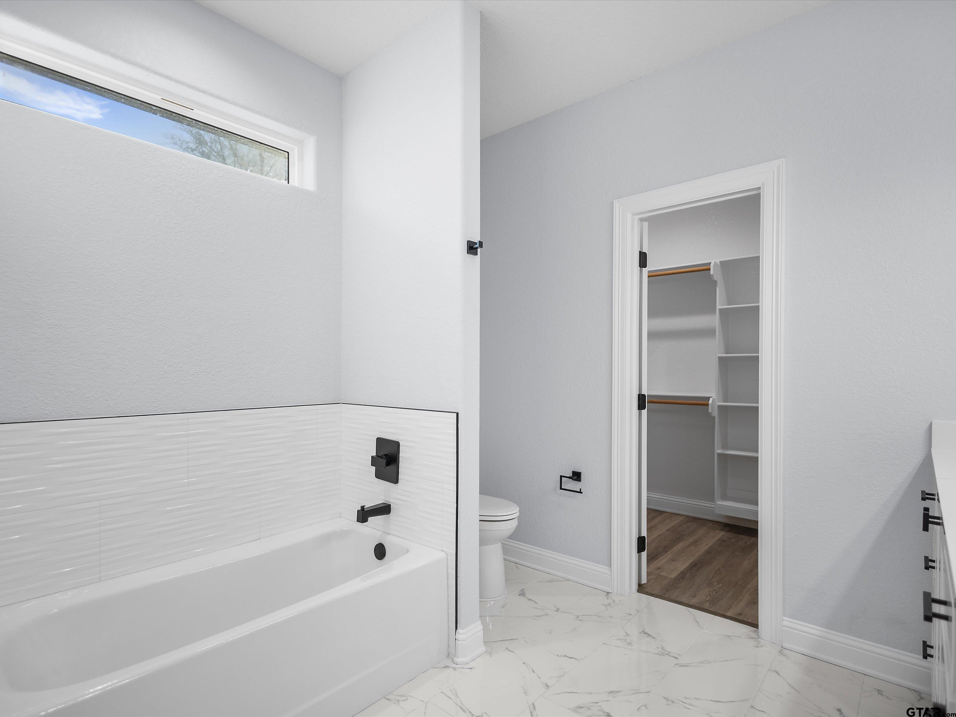 1006 Windy Ridge Drive Longview, TX 75605 - Photo 7 of 37