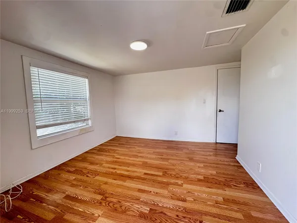 $1,500 | 719 Glenn Parkway, Unit 2, Hollywood, FL 33021