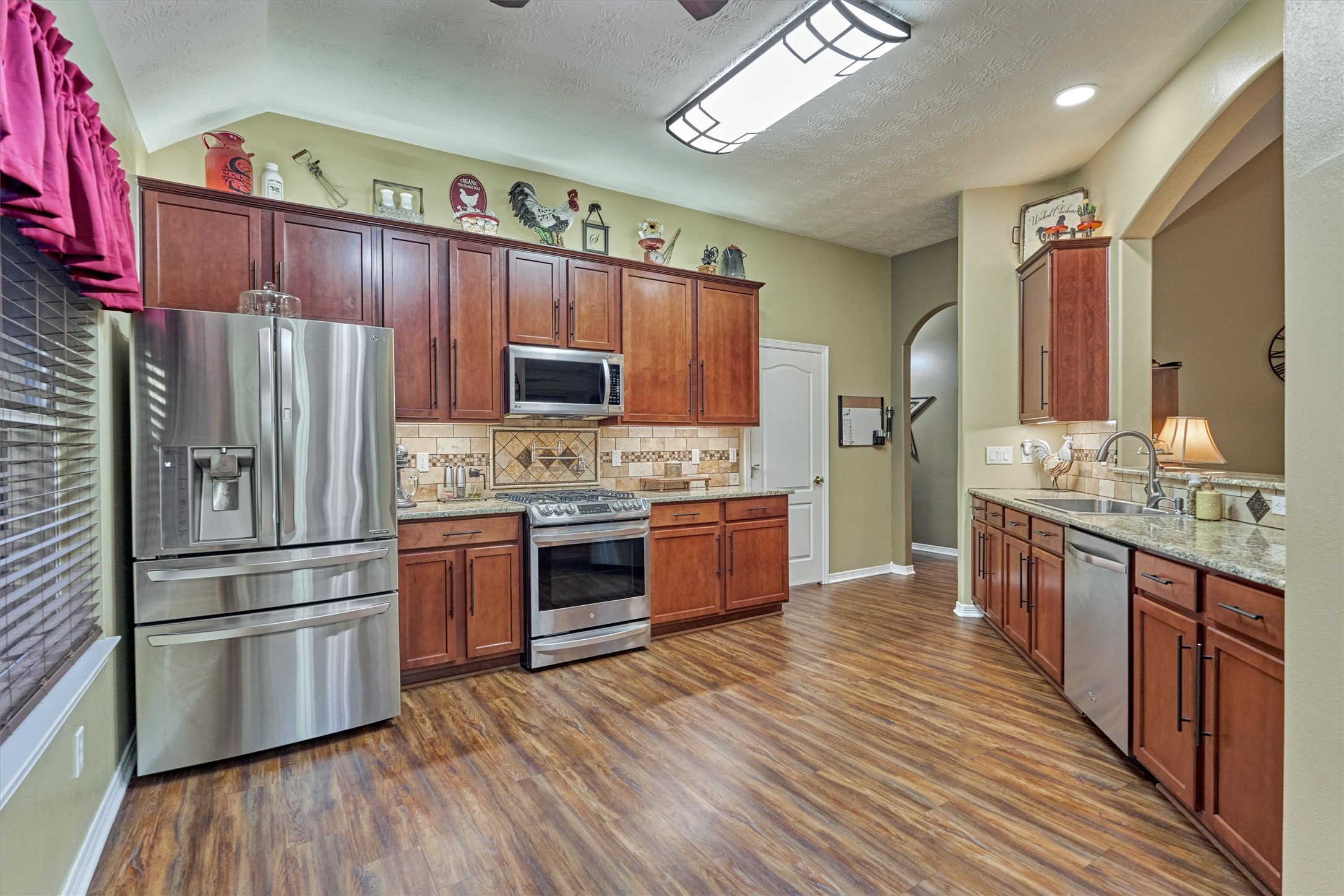 2203 Nicholas Crossing Conroe, TX 77304 - Photo 7 of 37