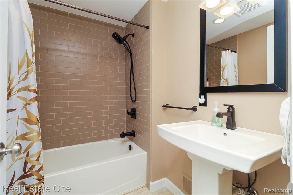 475 Grace Avenue Rochester Hills, MI 48307 - Photo 28 of 58