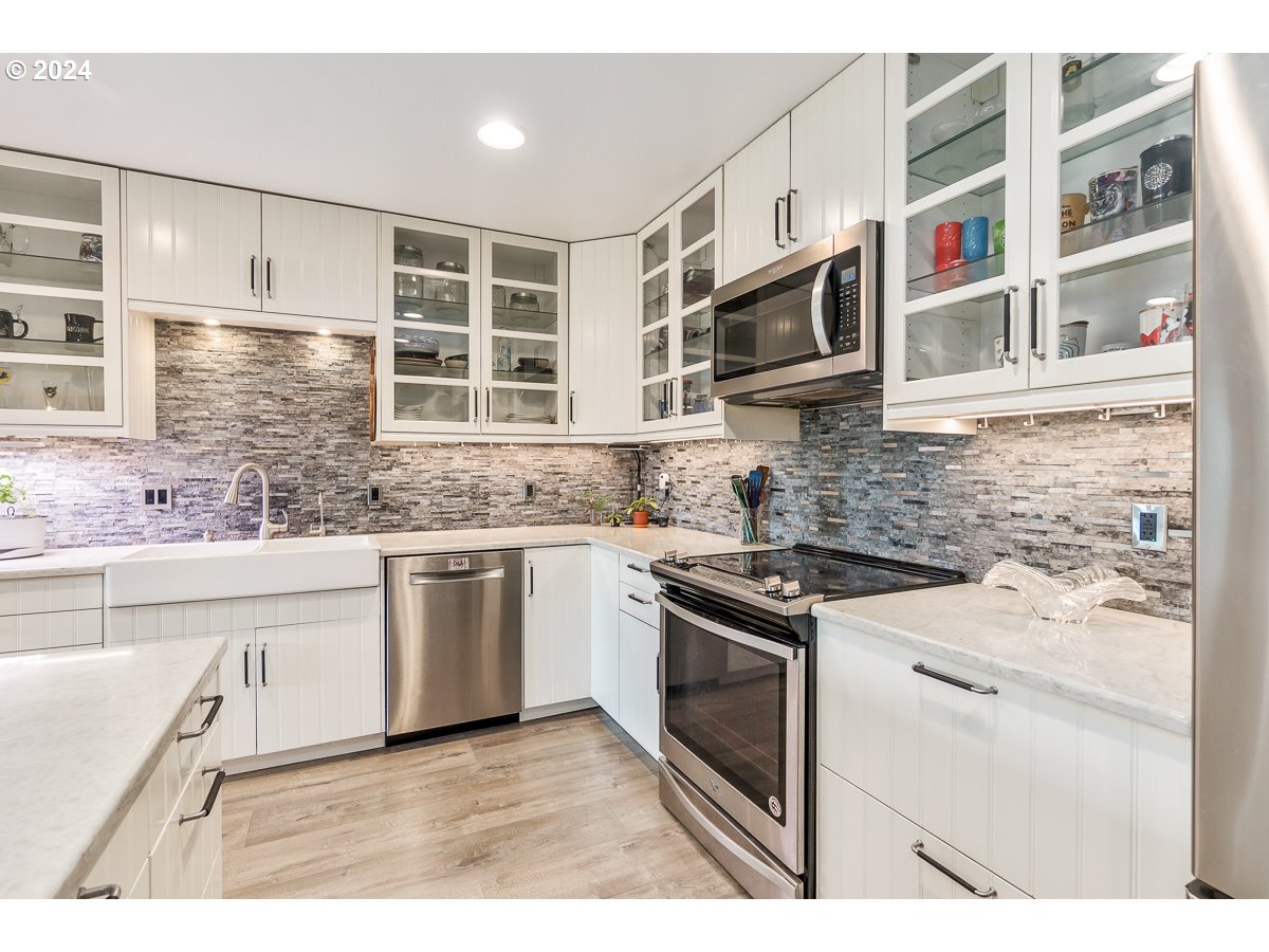 20205 South Ridge Road Oregon City, OR 97045 - Photo 7 of 41 a kitchen with stainless steel appliances granite countertop a stove and a sink