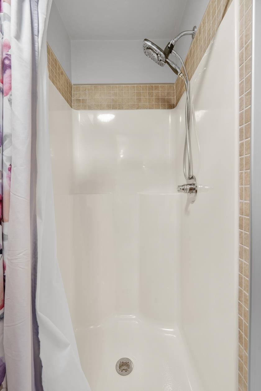 250 Traders Point Green Bay, WI 54302 - Photo 23 of 56