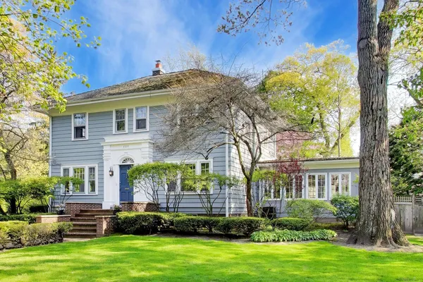 $1,575,000 | 625 East Center Avenue, Lake Bluff, IL 60044