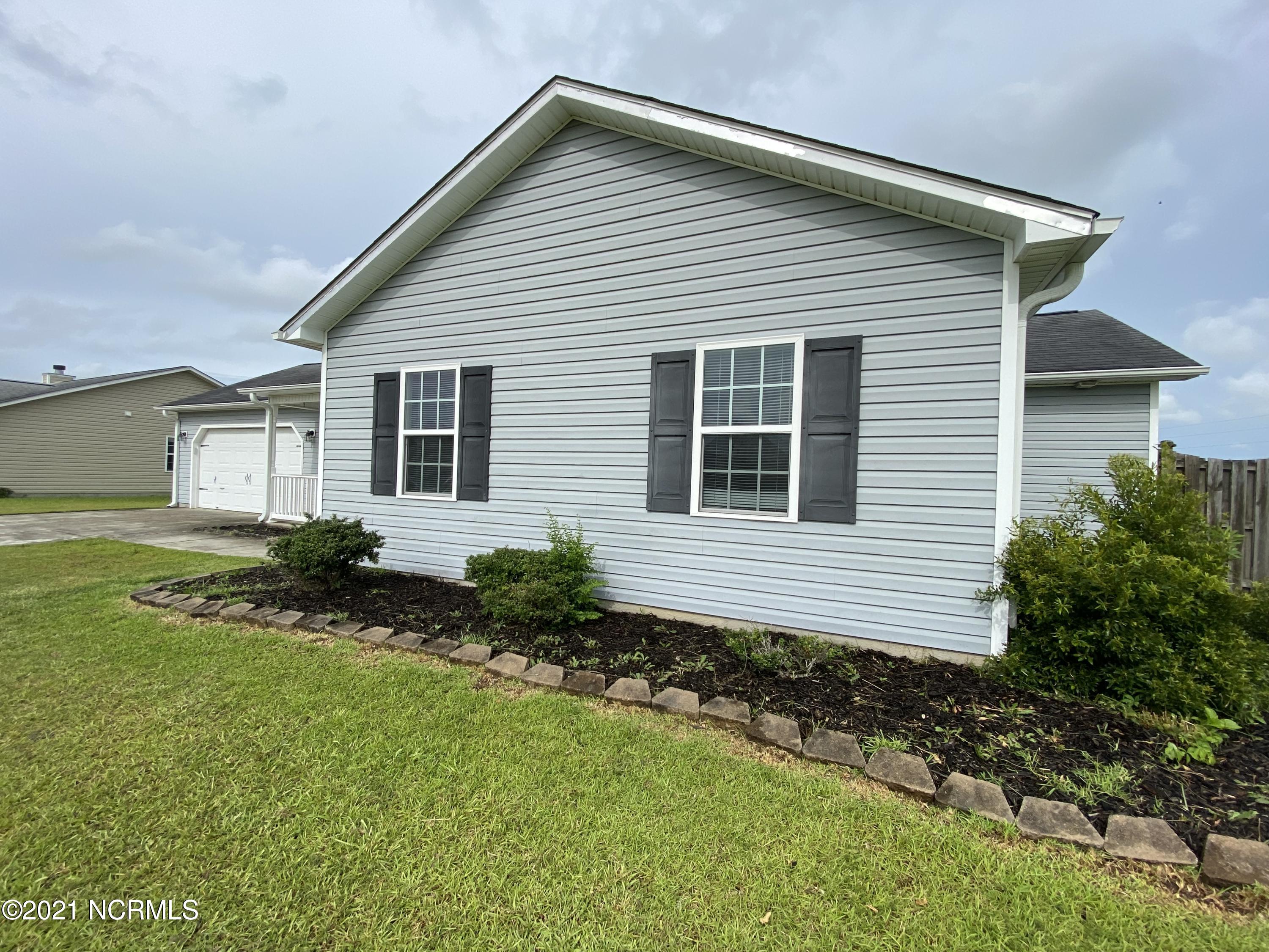 106 Gamble Way Hubert, NC 28539 - Photo 2 of 43 IMG_2985
