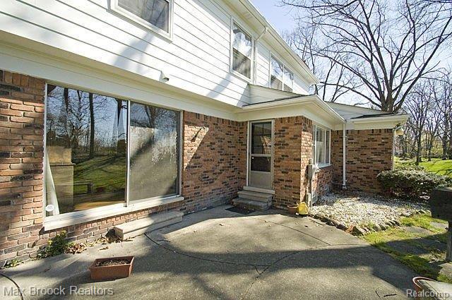4134 Nearbrook Road Bloomfield Hills, MI 48302 - Photo 22 of 25 Patio off Back of home