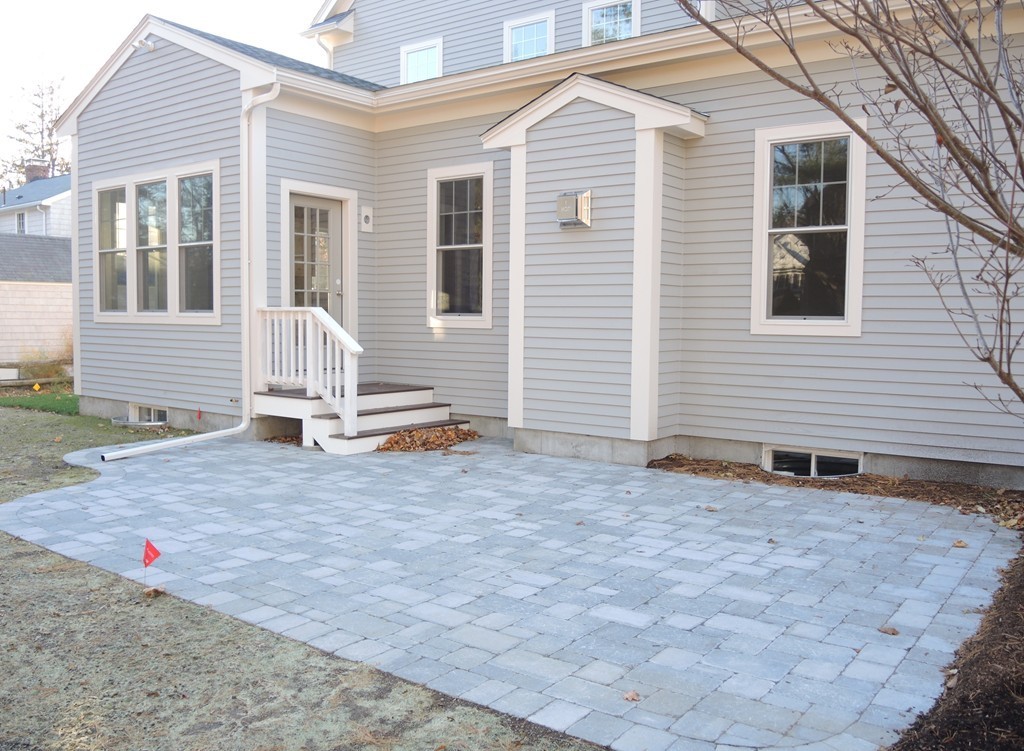 38 Mayflower Road Needham, MA 02492 - Photo 5 of 21