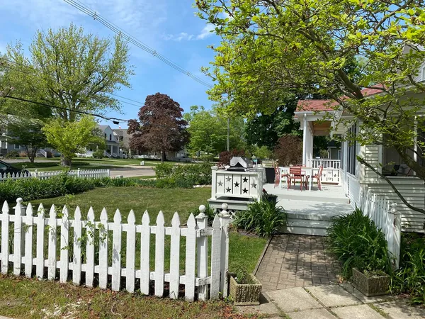 $1,200,000 | 410 North Shore Drive, South Haven, MI 49090