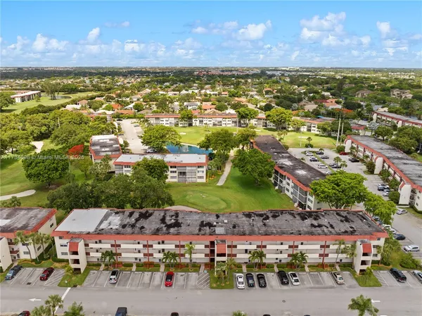 $2,800 | 711 South Hollybrook Drive, Unit 109, Pembroke Pines, FL 33025