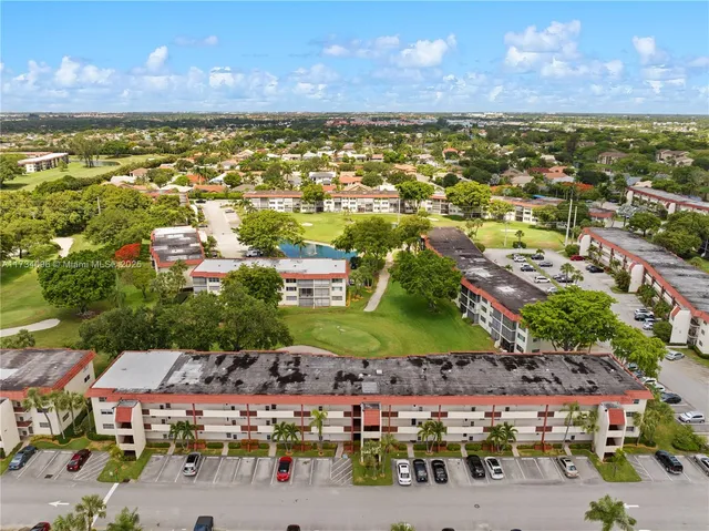 $2,800 | 711 South Hollybrook Drive, Unit 109, Pembroke Pines, FL 33025