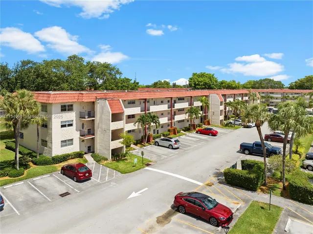 $2,800 | 711 South Hollybrook Drive, Unit 109, Pembroke Pines, FL 33025
