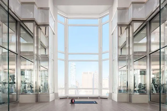 $2,700,000 | 30 Park Place, Unit 41C | TriBeCa