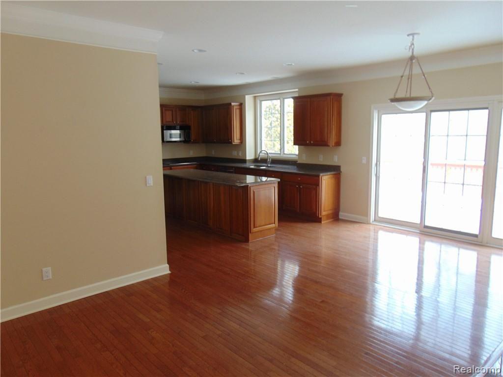 5835 Stonehaven Boulevard Rochester, MI 48306 - Photo 9 of 31