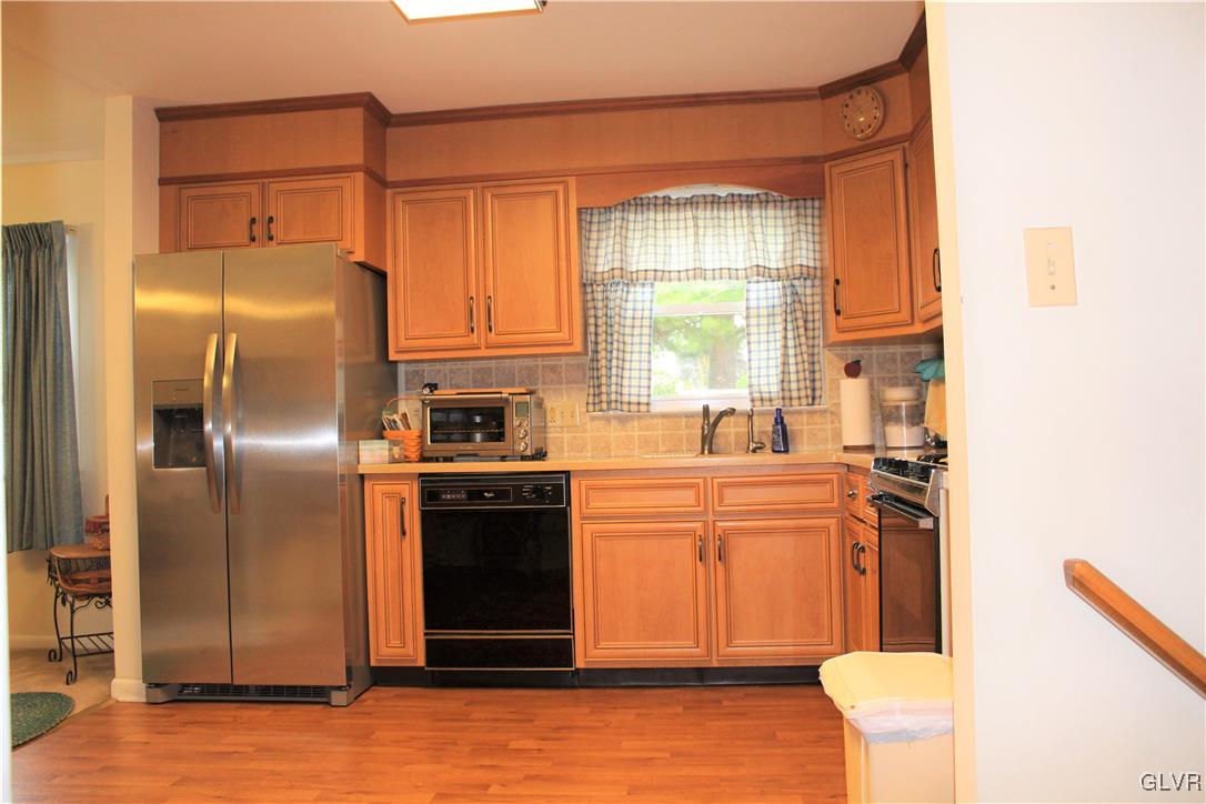 1971 Pinehurst Road Bethlehem, PA 18018 - Photo 3 of 34 Kitchen