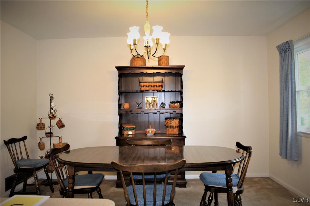 1971 Pinehurst Road Bethlehem, PA 18018 - Photo 6 of 34 Dining room
