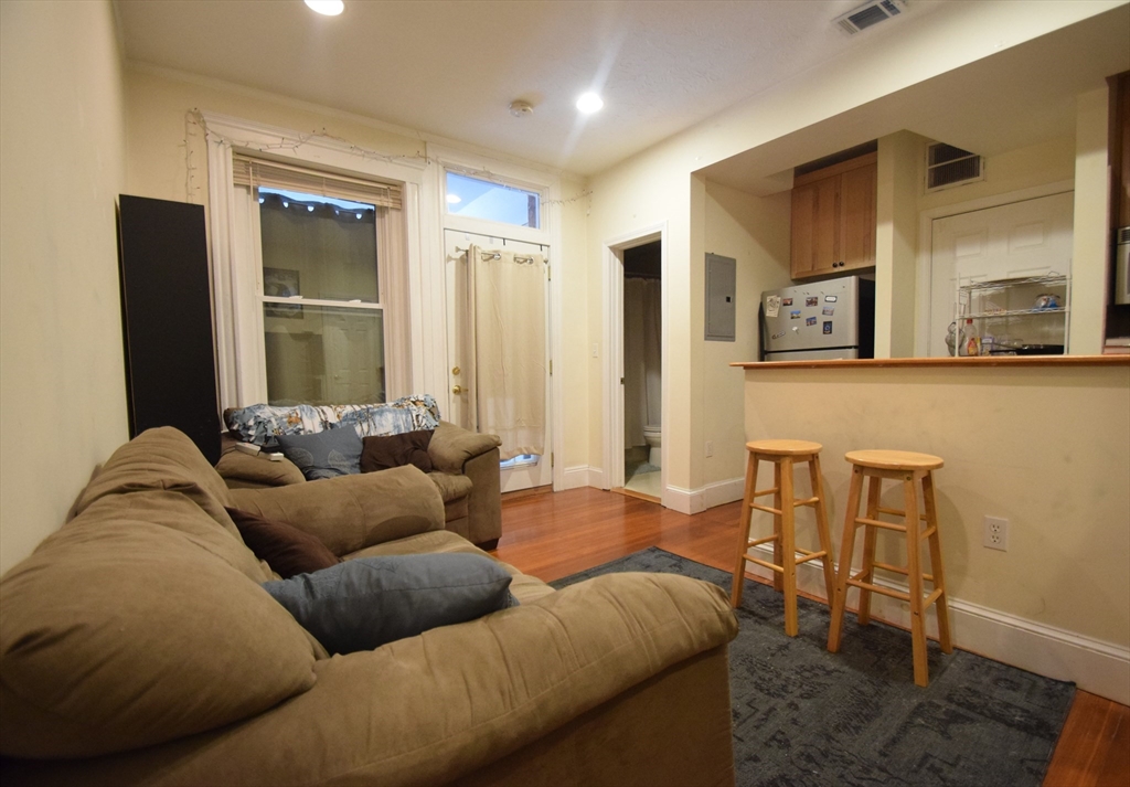 191 Winthrop Road, Unit 4 Brookline, MA 02445 - Photo 4 of 7