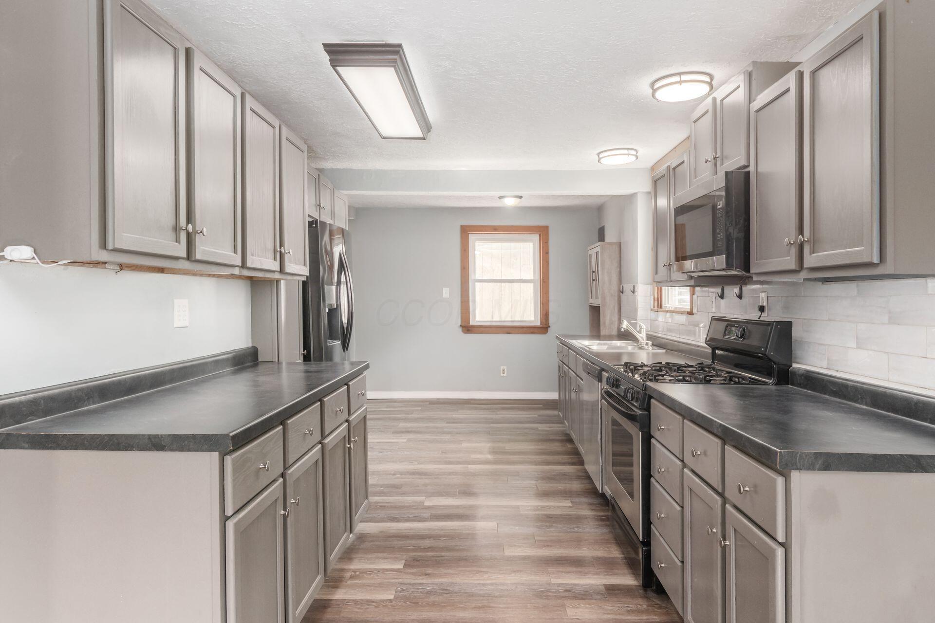 14066 Cleveland Road Southwest Pataskala, OH 43062 - Photo 13 of 37 Kitchen
