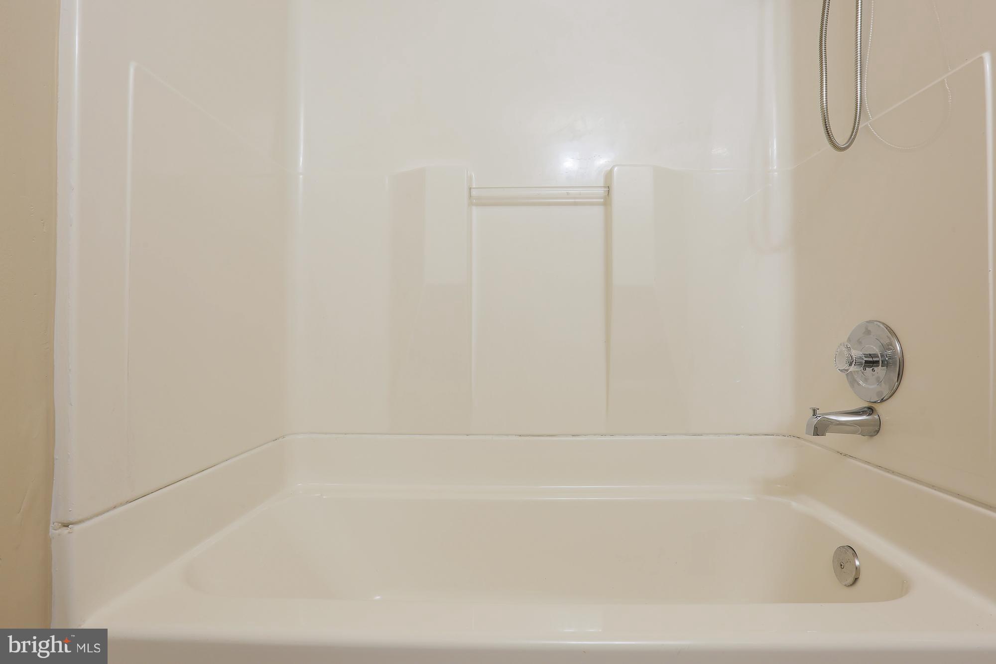 4830 Hawksbury Road Baltimore, MD 21208 - Photo 27 of 30 Bath