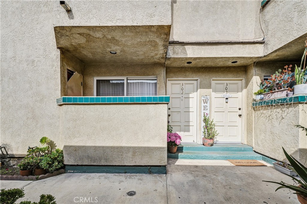 16825 Passage Paramount, CA 90723 - Photo 1 of 28