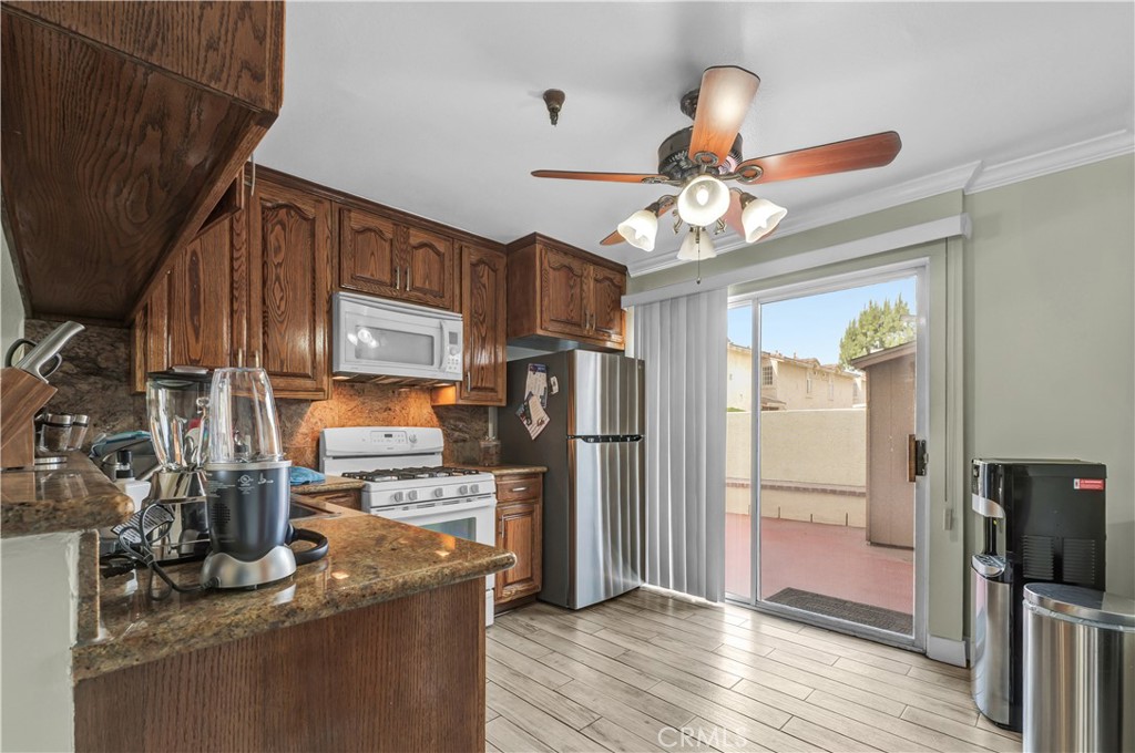 16825 Passage Paramount, CA 90723 - Photo 11 of 28
