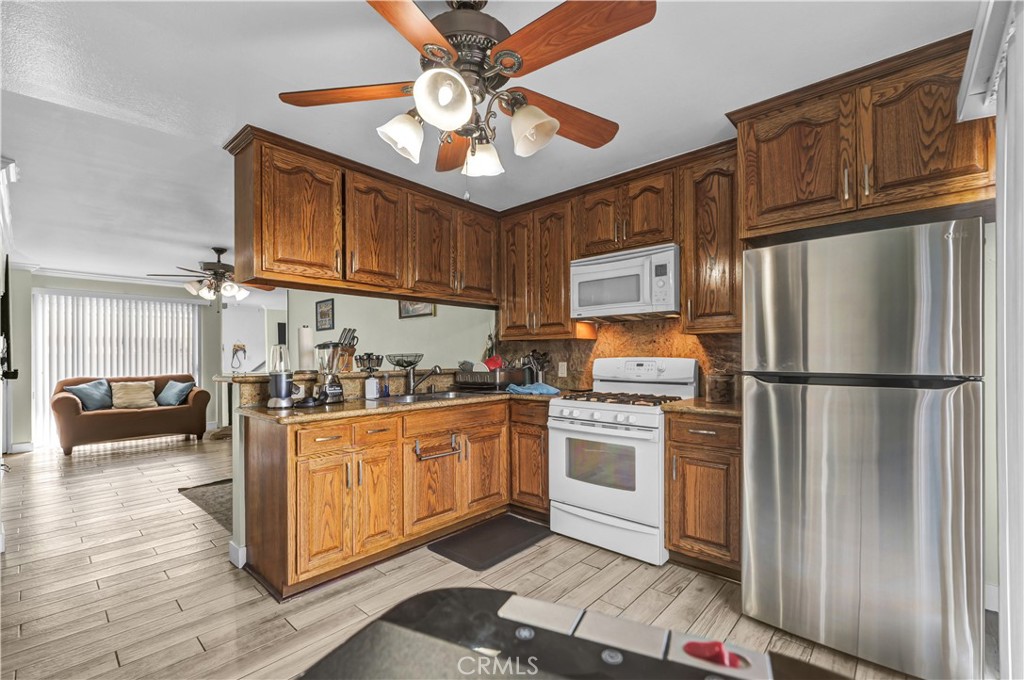 16825 Passage Paramount, CA 90723 - Photo 13 of 28
