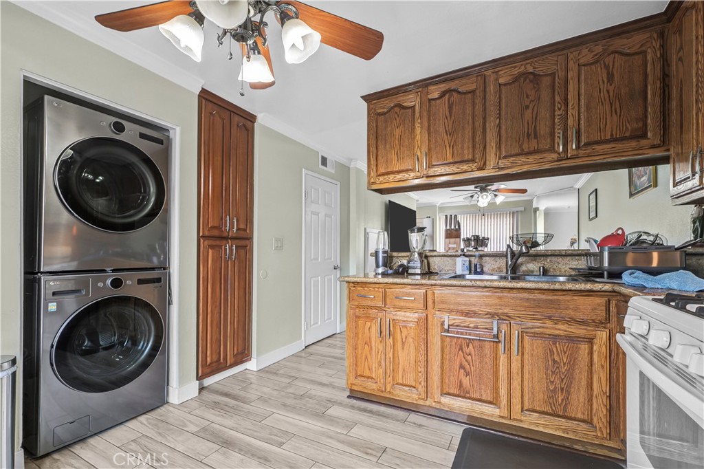 16825 Passage Paramount, CA 90723 - Photo 14 of 28