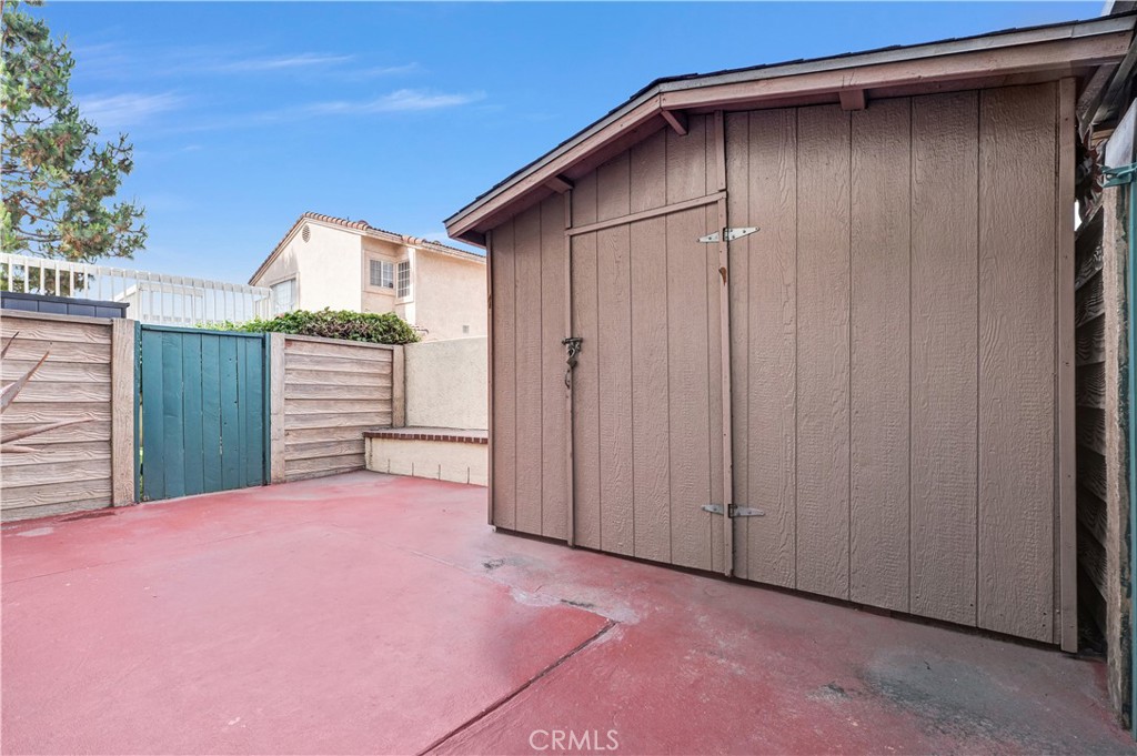 16825 Passage Paramount, CA 90723 - Photo 15 of 28