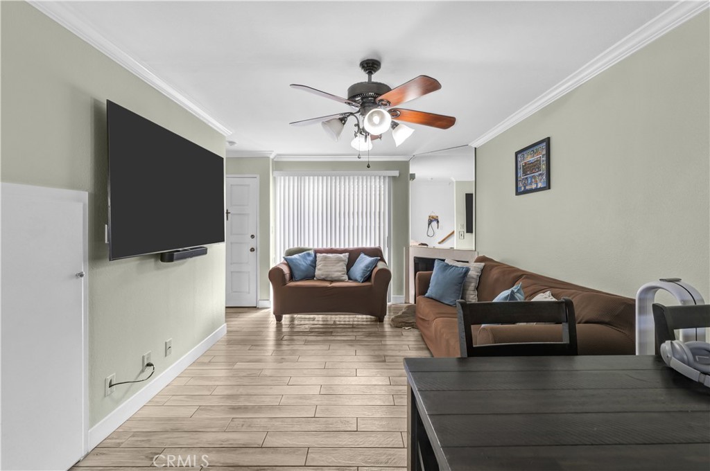 16825 Passage Paramount, CA 90723 - Photo 6 of 28