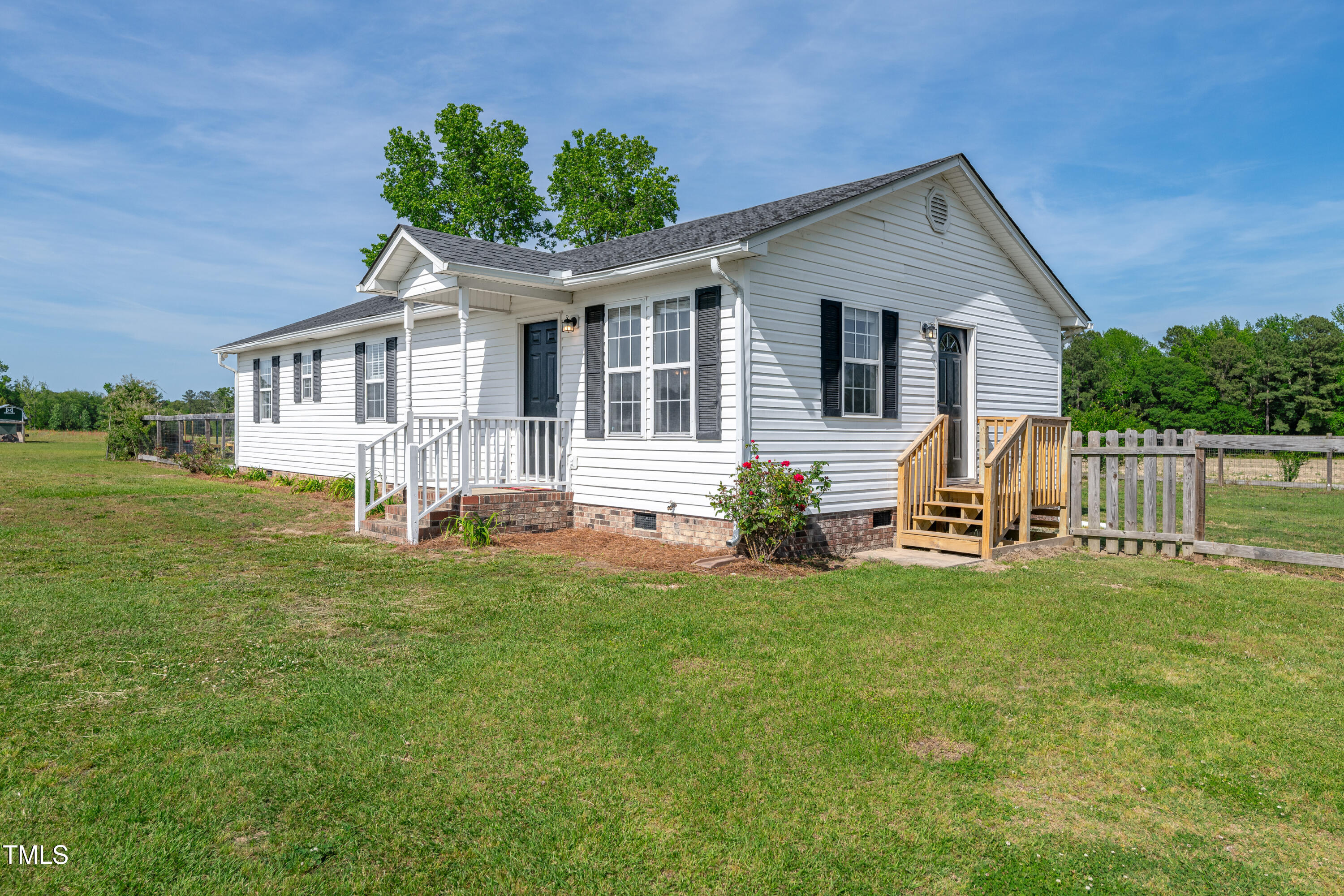 640 Short Journey Road Smithfield, NC 27577 - Photo 2 of 27 a front view of house with yard and green space