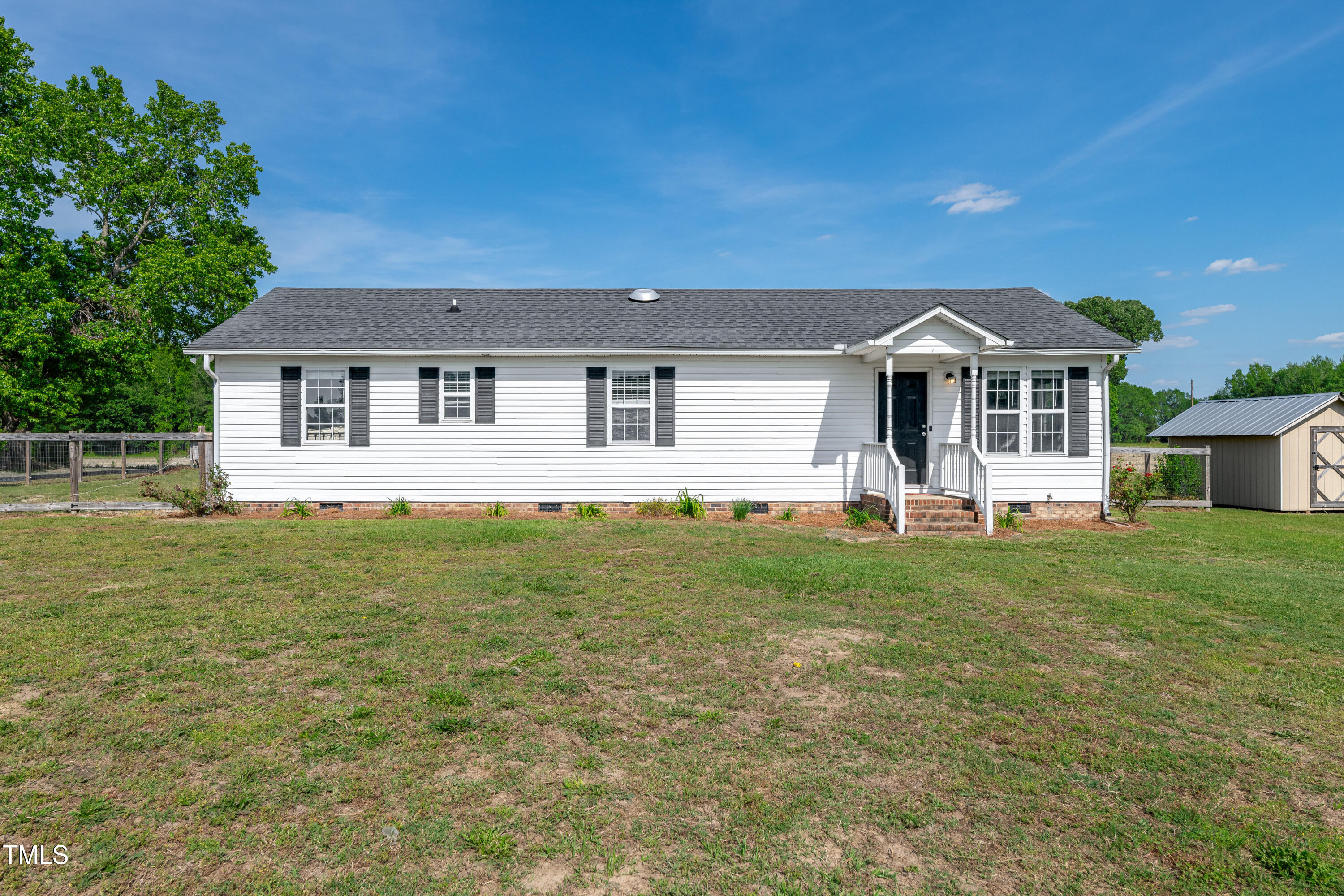 640 Short Journey Road Smithfield, NC 27577 - Photo 3 of 27 a front view of a house with a garden
