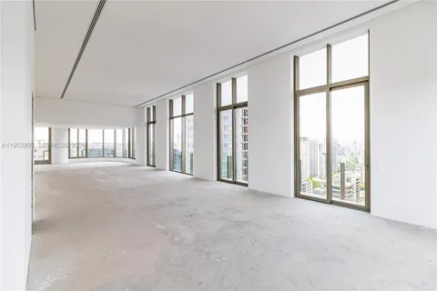 $22,847,568 | 303 R. Lopes Neto, Unit 21/22