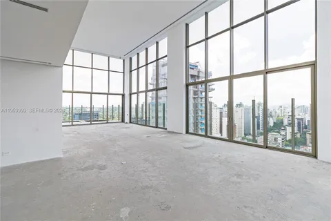 $22,847,568 | 303 R. Lopes Neto, Unit 21/22