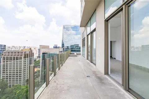 $22,847,568 | 303 R. Lopes Neto, Unit 21/22