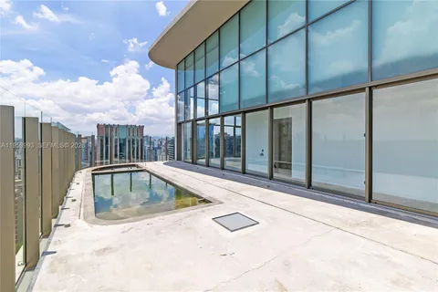 $22,847,568 | 303 R. Lopes Neto, Unit 21/22