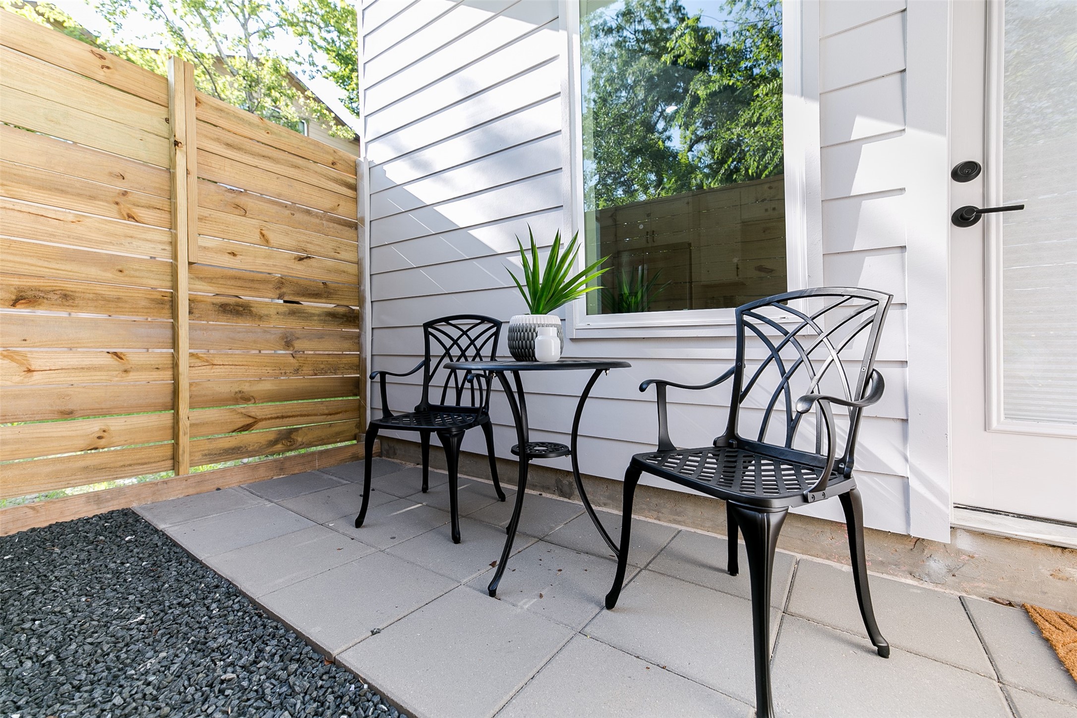 4303 Chester Street Houston, TX 77007 - Photo 21 of 46 Relaxing outdoor space to enjoy the nice weather