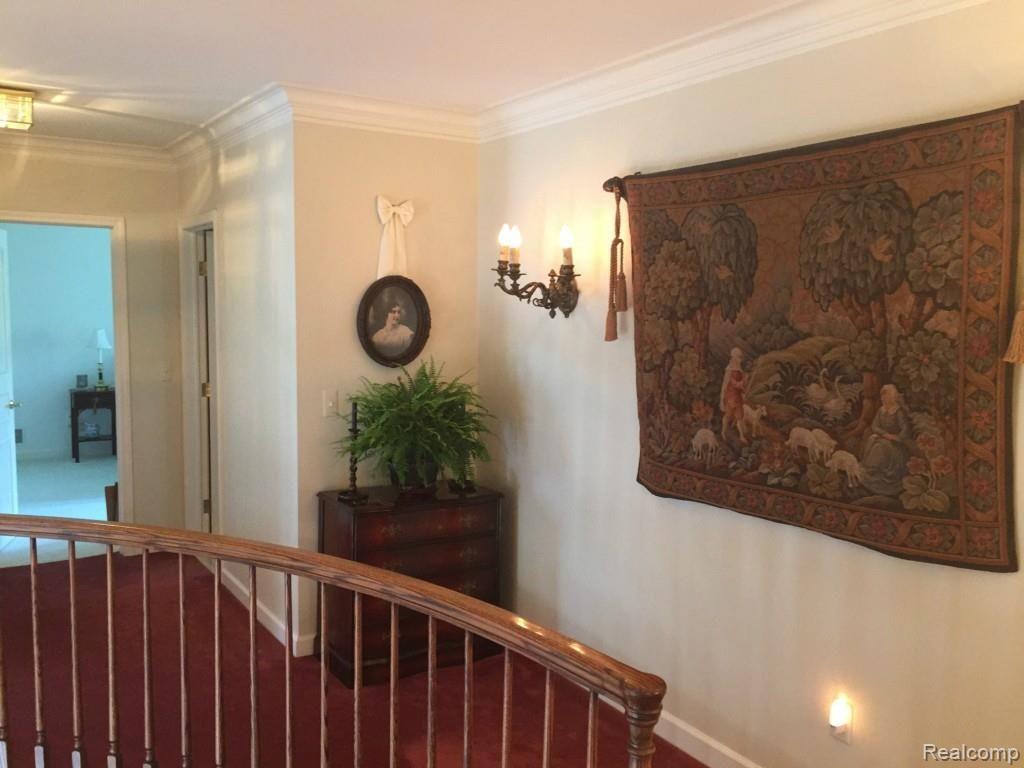 937 Lake Shore Road Grosse Pointe, MI 48236 - Photo 17 of 38 2nd floor landing.jpg