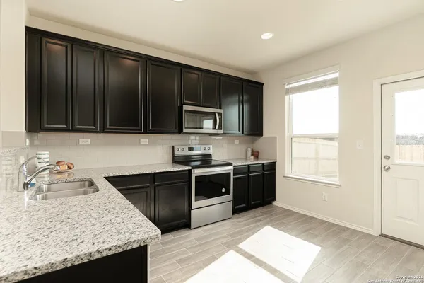 $1,995 | 317 Autumn Blaze, New Braunfels, TX 78130