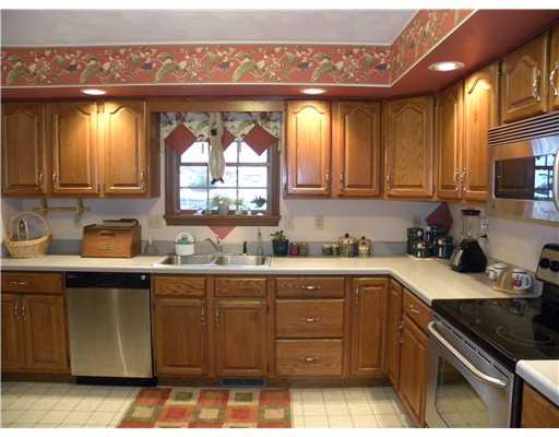 781 North Whitmore Road North Huntingdon, PA 15642 - Photo 3 of 18 Kitchen.